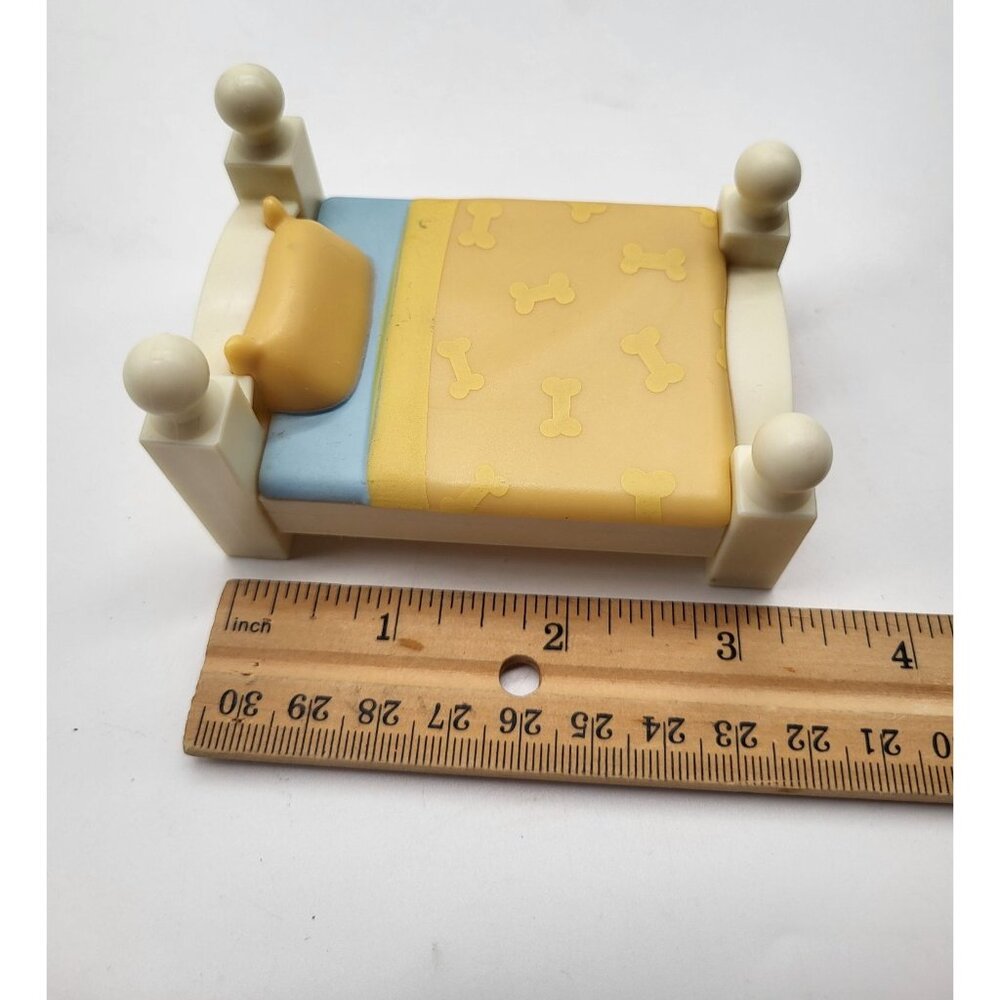 Moose BLUEY Dollhouse FAMILY HOME YELLOW BED House Replacement Furniture Bones - Picture 8 of 10